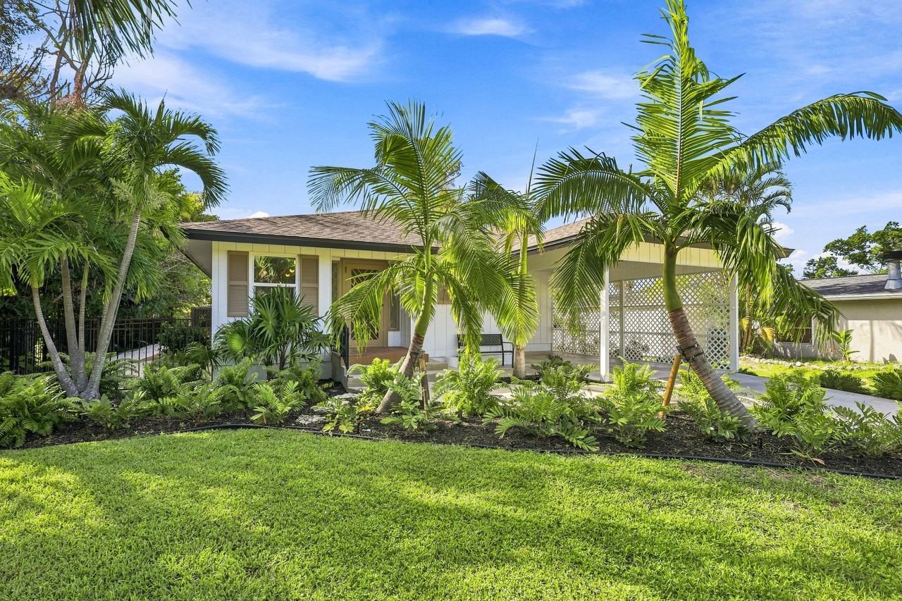 700 Longboat Ct - Photo 2 of 32