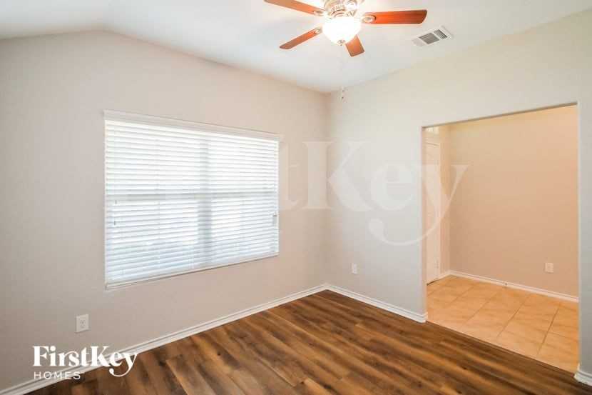 4205 Gallowgate Dr - Photo 5 of 16