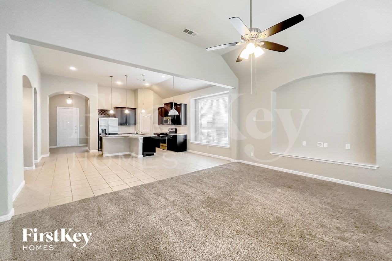 8912 Sierra Trl - Photo 2 of 16