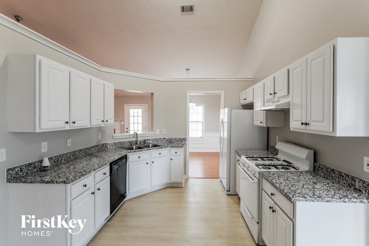 1654 Amhearst Walk Rd - Photo 3 of 15
