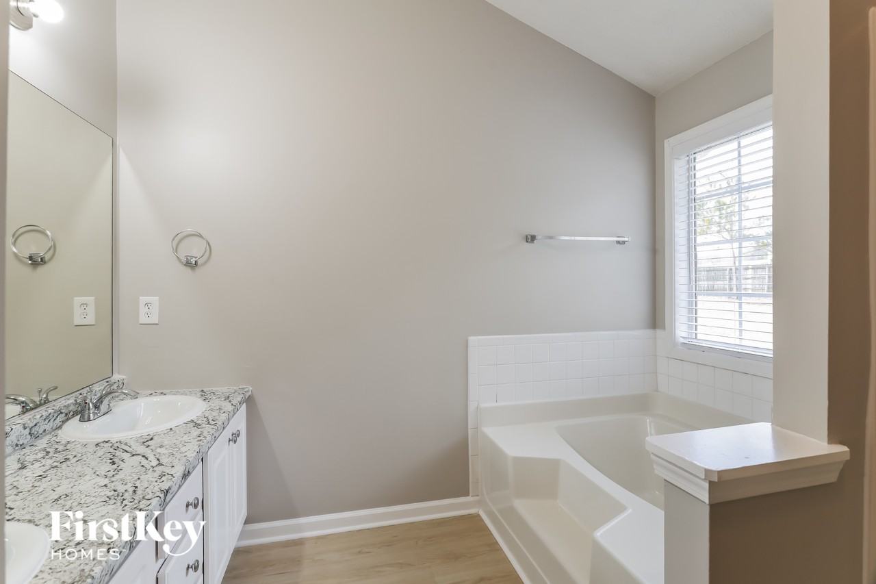 1654 Amhearst Walk Rd - Photo 6 of 15