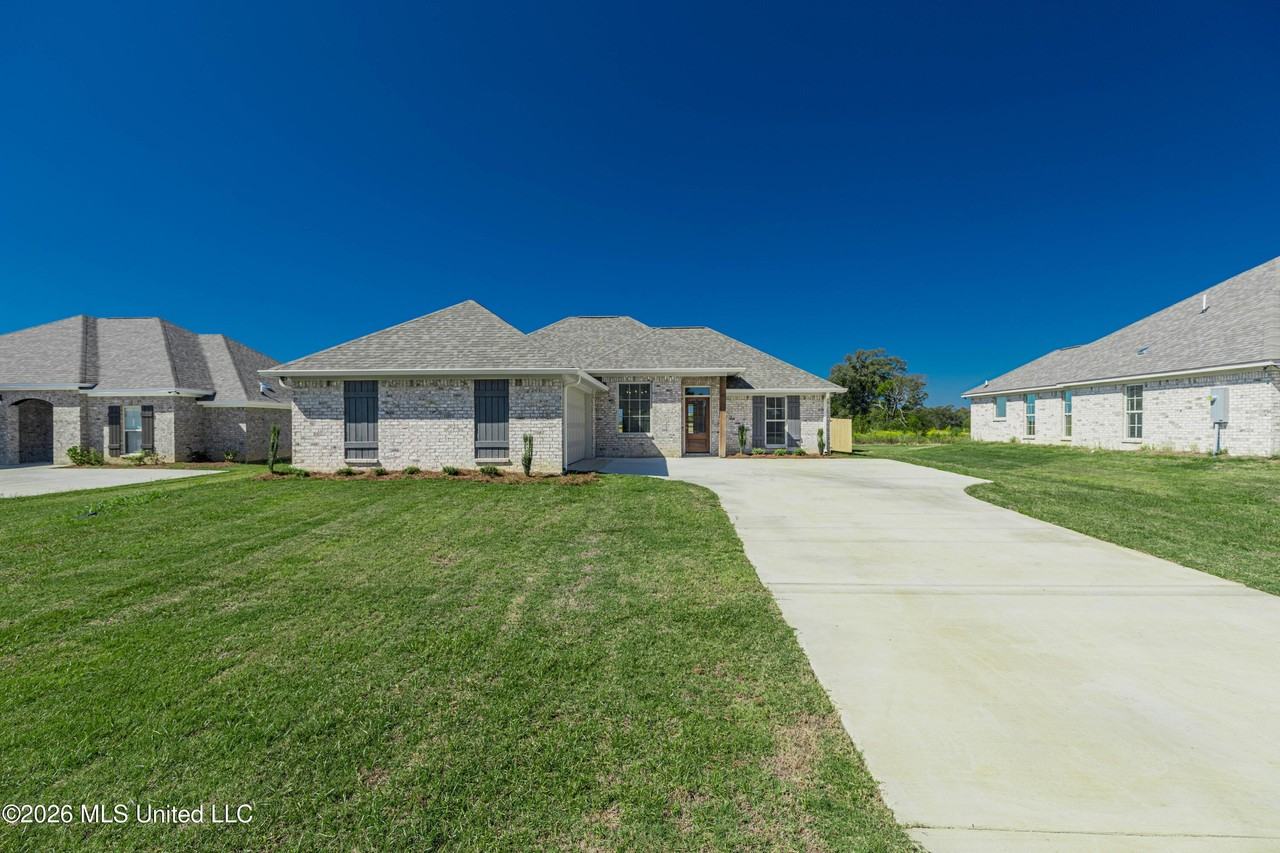 165 Madisonville Dr - Photo 2 of 42