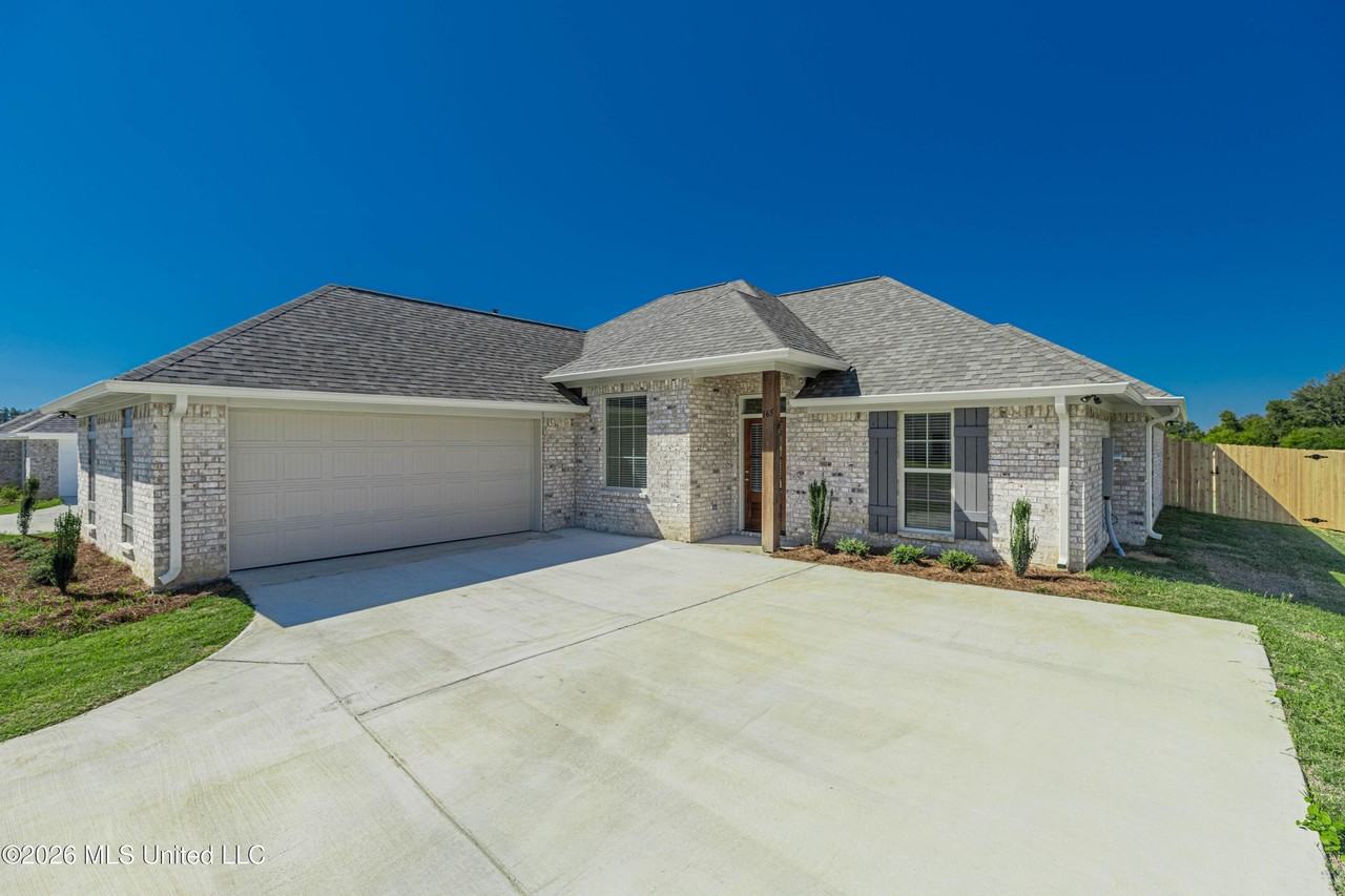 165 Madisonville Dr - Photo 4 of 42