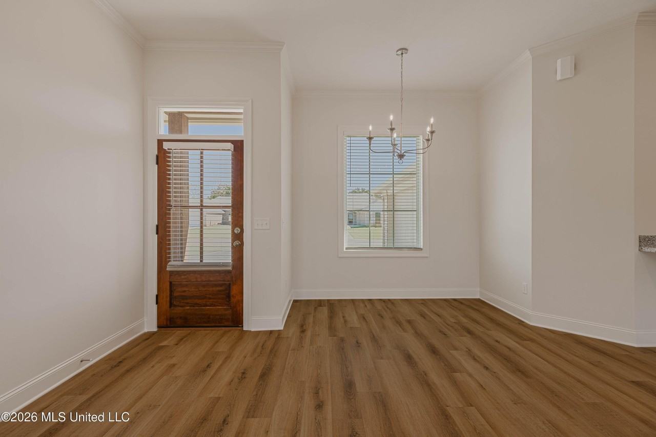 165 Madisonville Dr - Photo 6 of 42