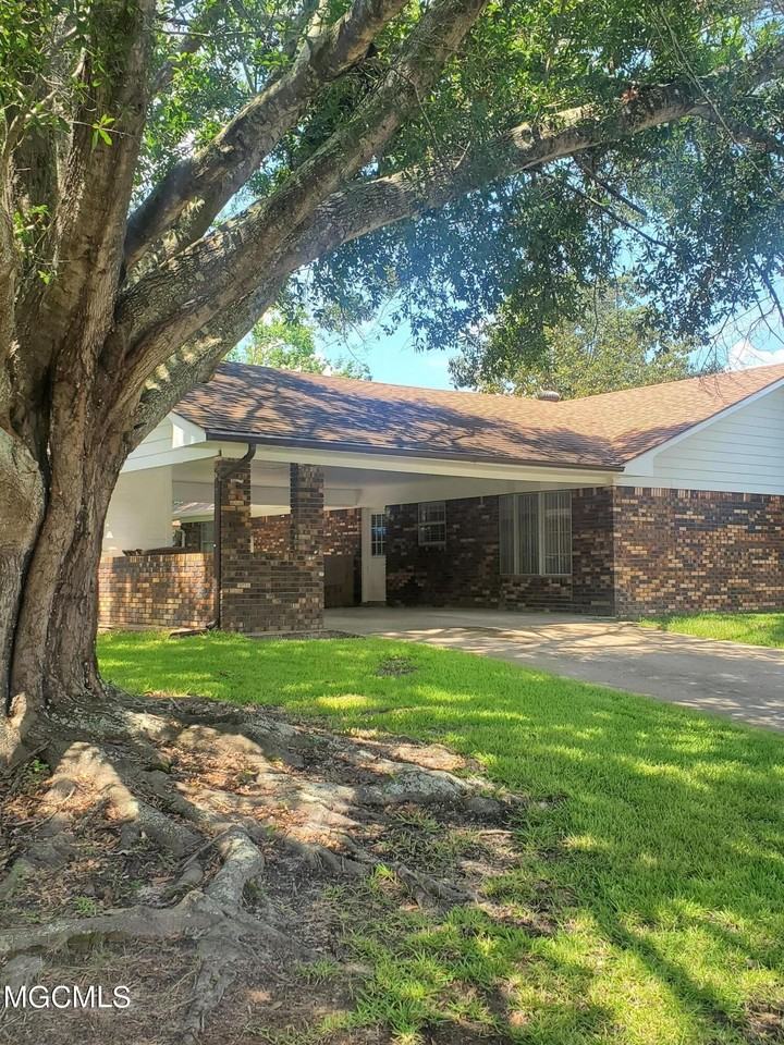 303 Sunny Dr - Photo 2 of 8