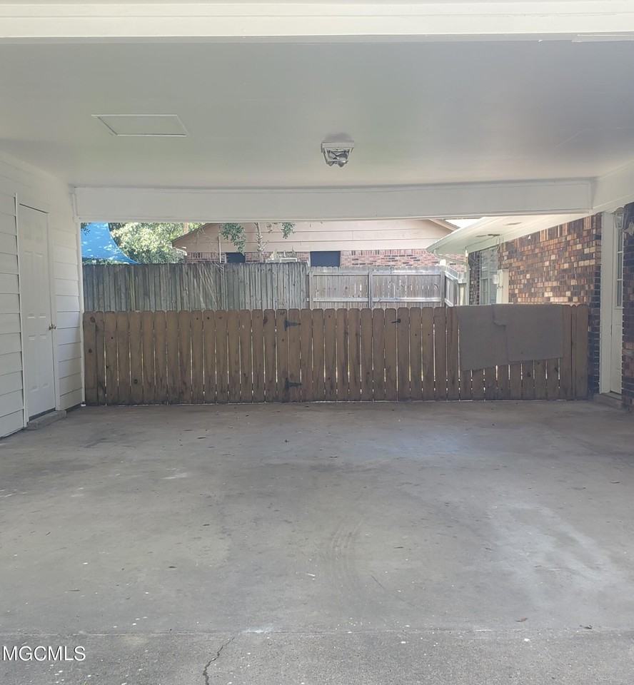 303 Sunny Dr - Photo 3 of 8