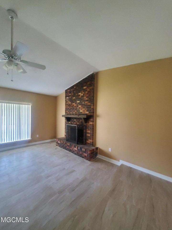303 Sunny Dr - Photo 4 of 8