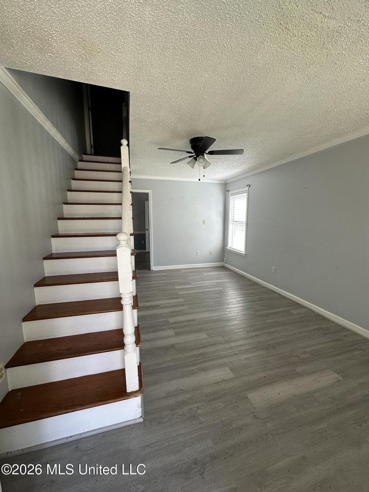 3245 Edenshire Ln - Photo 2 of 12