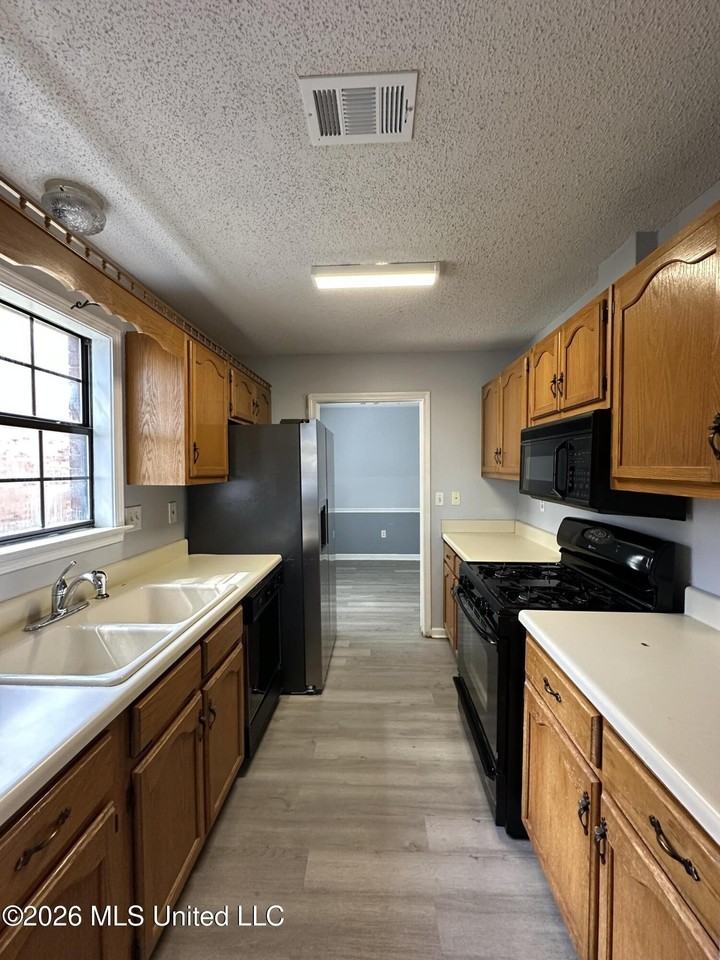 3245 Edenshire Ln - Photo 6 of 12
