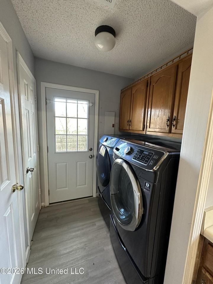 3245 Edenshire Ln - Photo 7 of 12