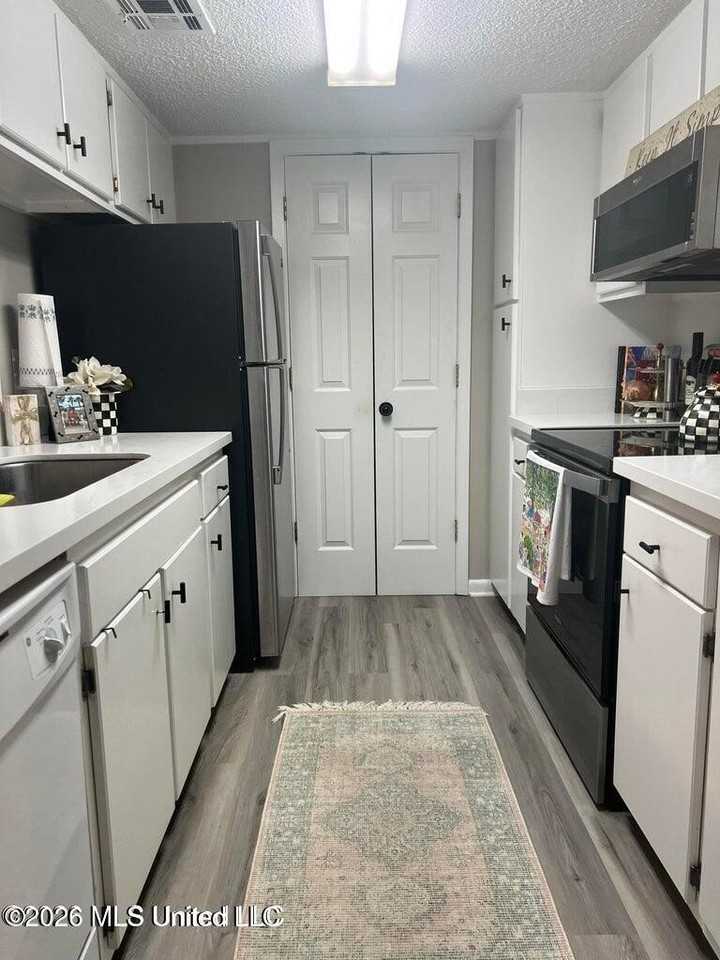 550 Post Rd Unit 607 - Photo 7 of 28