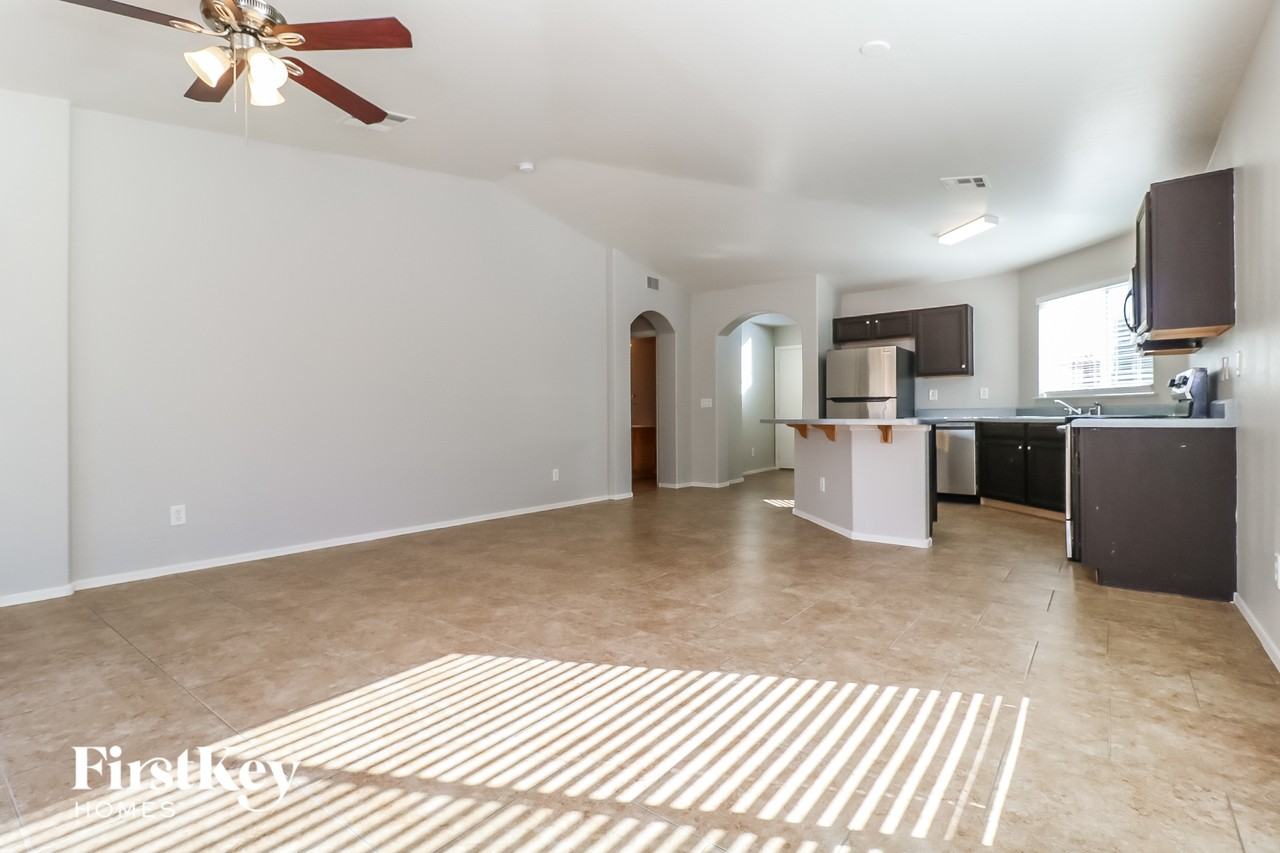 12320 N 147th Ln - Photo 3 of 13