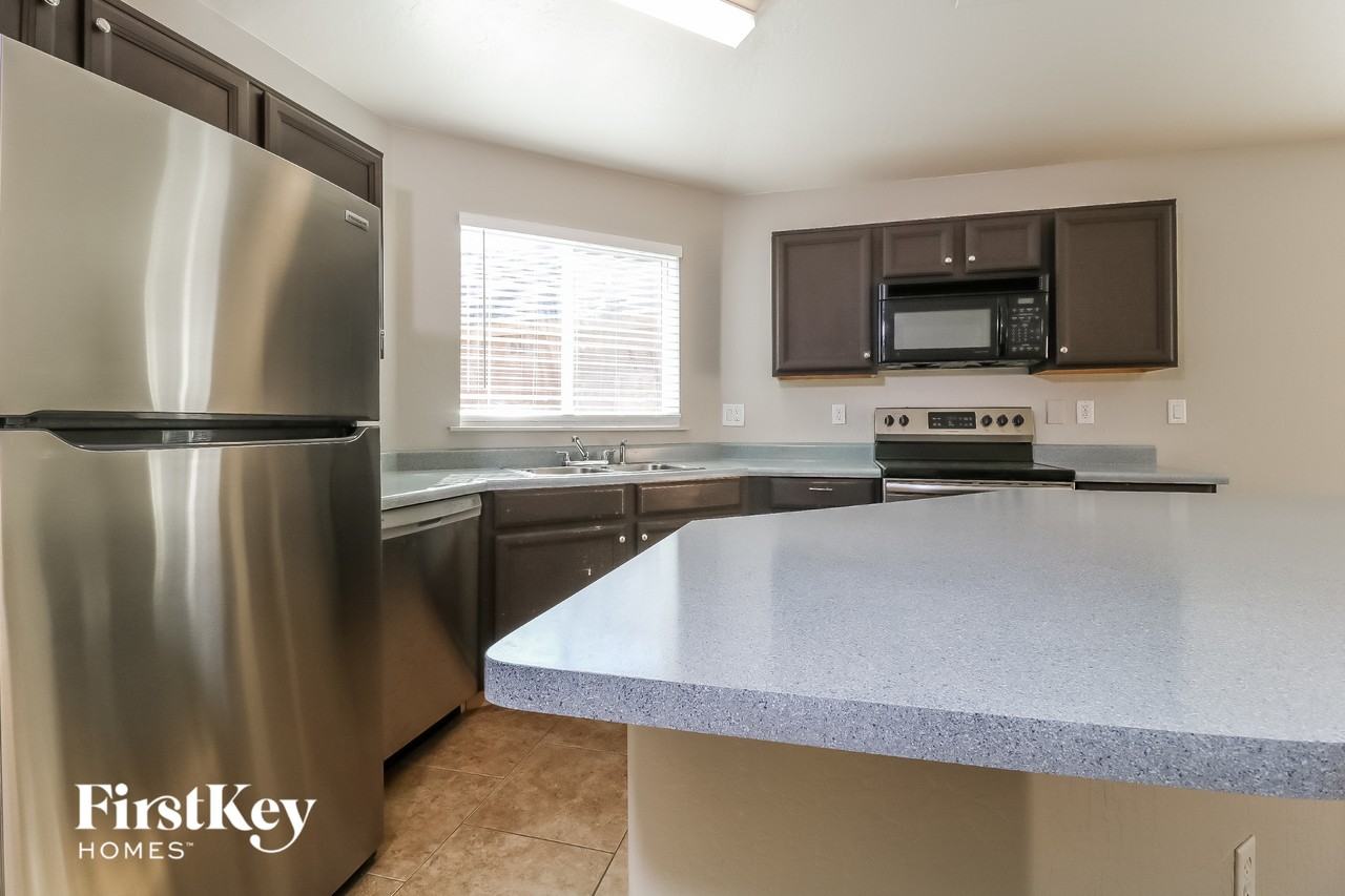 12320 N 147th Ln - Photo 4 of 13