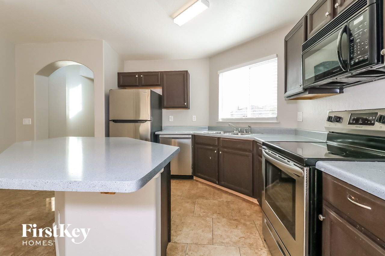 12320 N 147th Ln - Photo 5 of 13