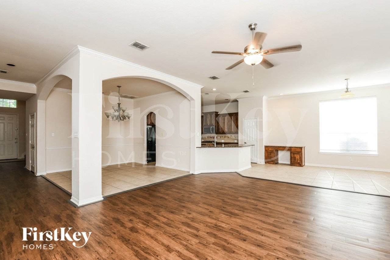2916 Softwood Cir - Photo 2 of 20