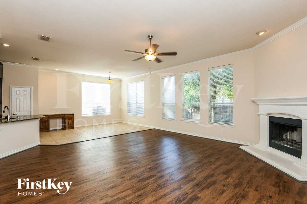 2916 Softwood Cir - Photo 3 of 20