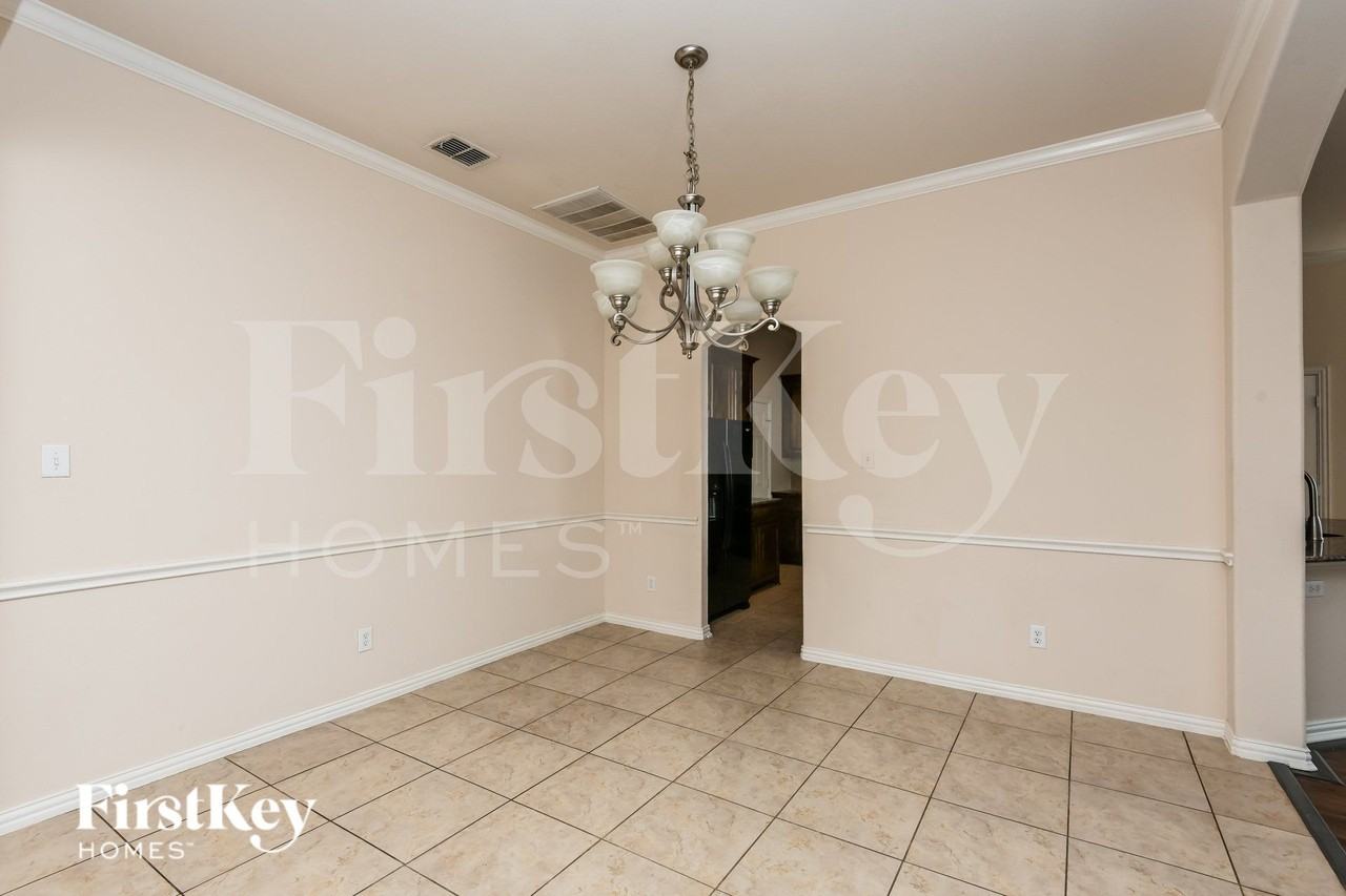 2916 Softwood Cir - Photo 5 of 20