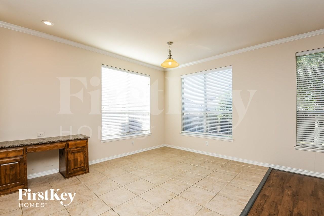 2916 Softwood Cir - Photo 7 of 20