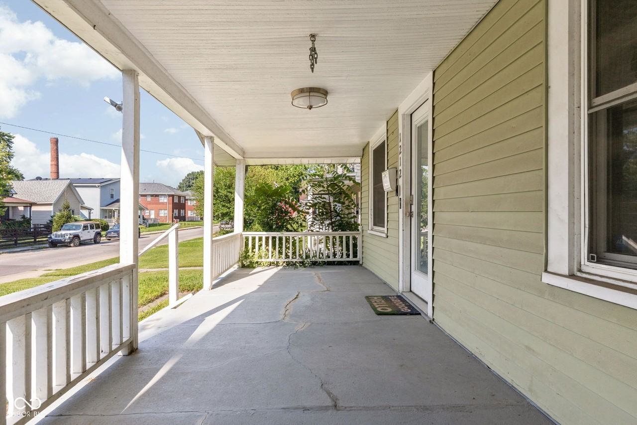1212 E Bradbury Ave - Photo 4 of 36