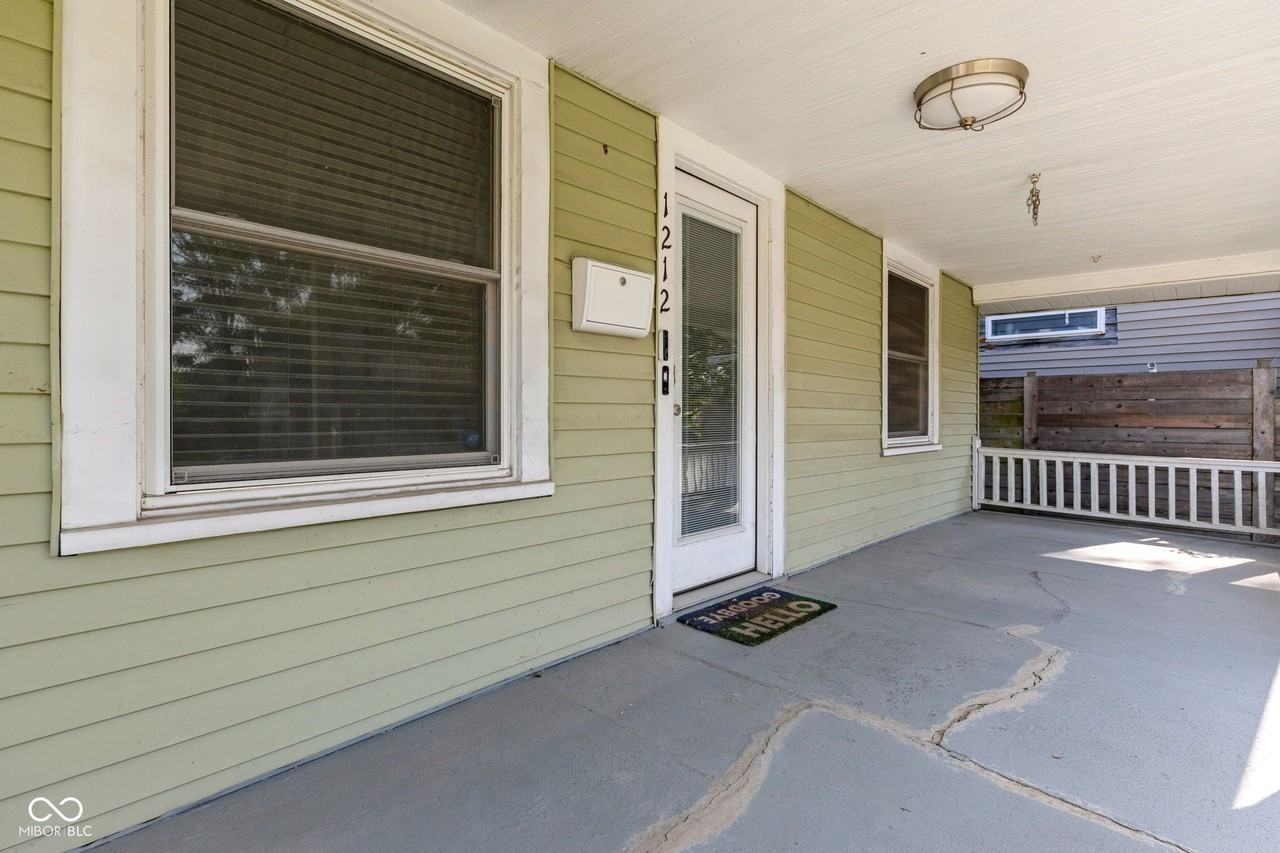 1212 E Bradbury Ave - Photo 5 of 36