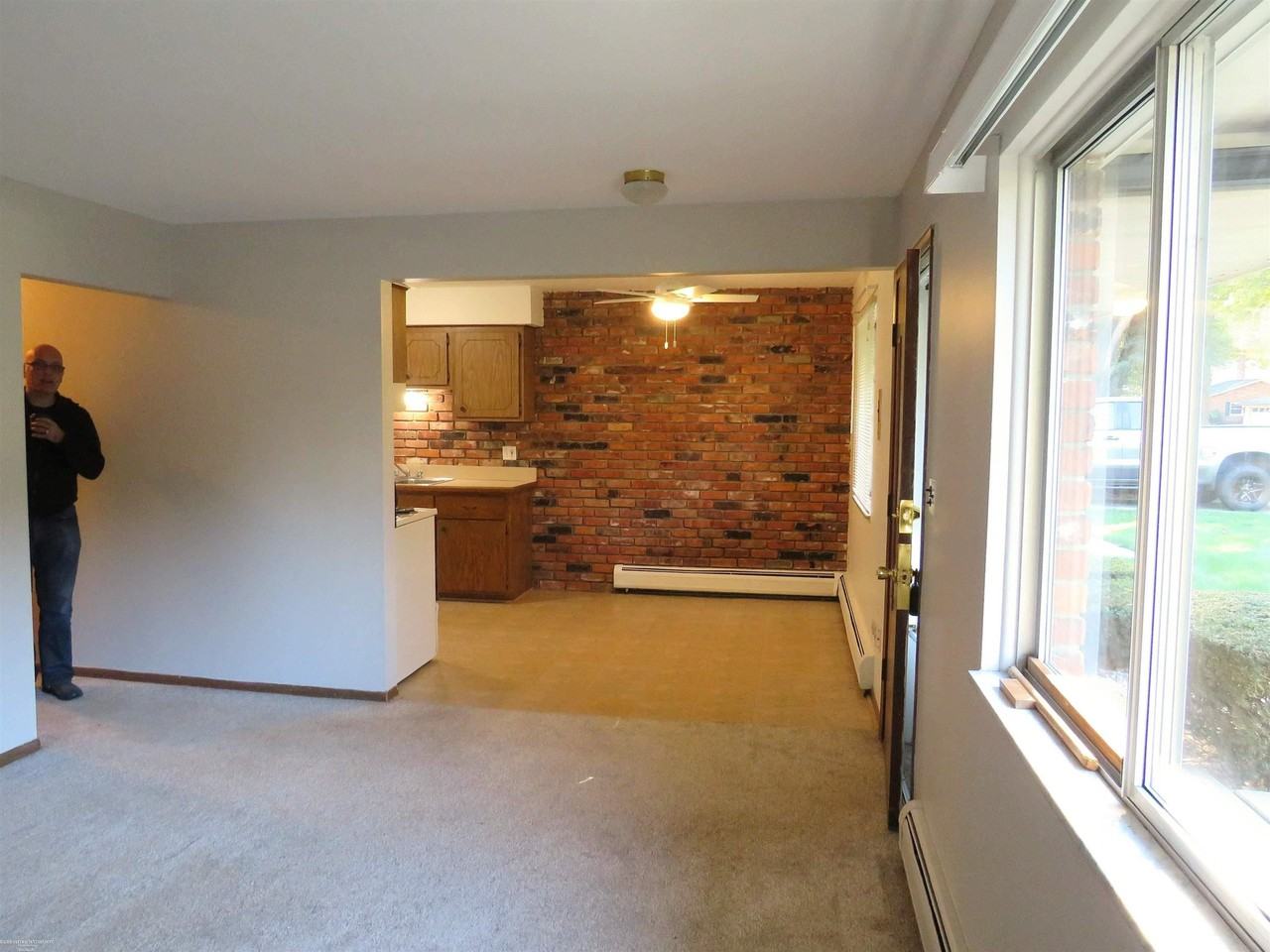 11025 Janis St - Photo 2 of 10