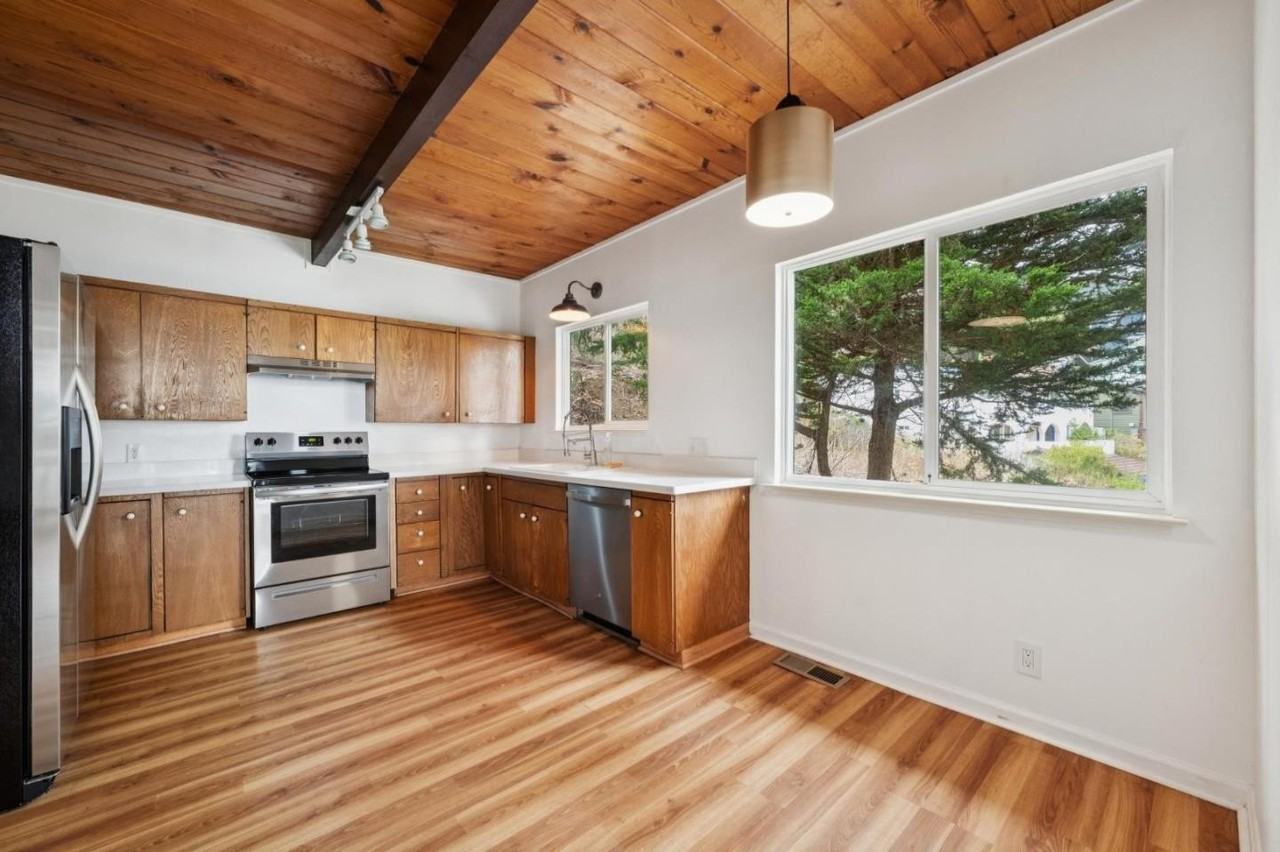 274 Sterling Ave - Photo 3 of 11