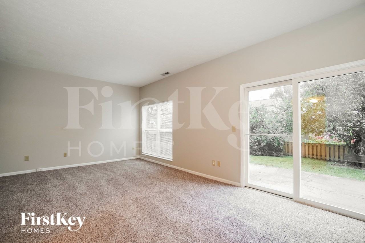 851 Spivey Ln - Photo 3 of 16