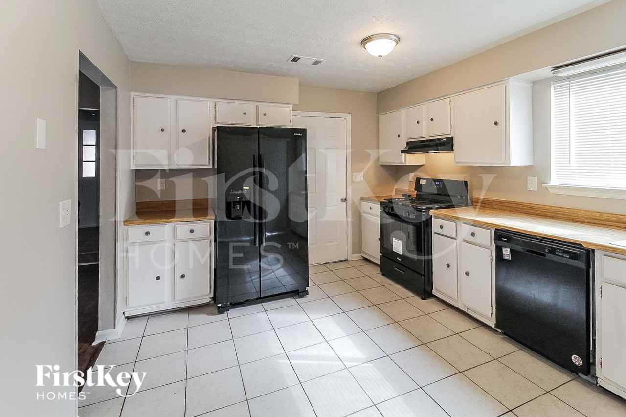 401 Hemlock Dr - Photo 5 of 15