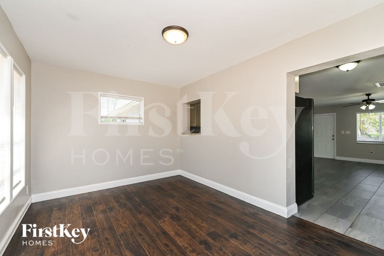 9050 San Carlos Blvd - Photo 5 of 17
