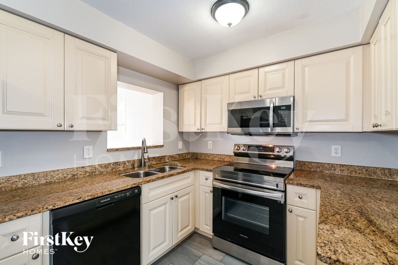 9050 San Carlos Blvd - Photo 7 of 17