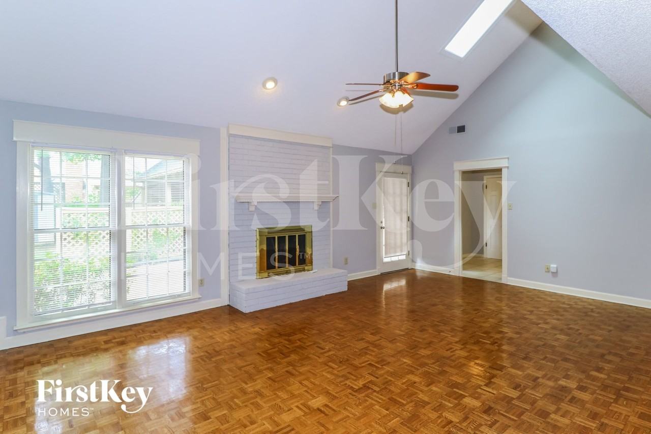 8508 Chimneyrock Blvd - Photo 4 of 15