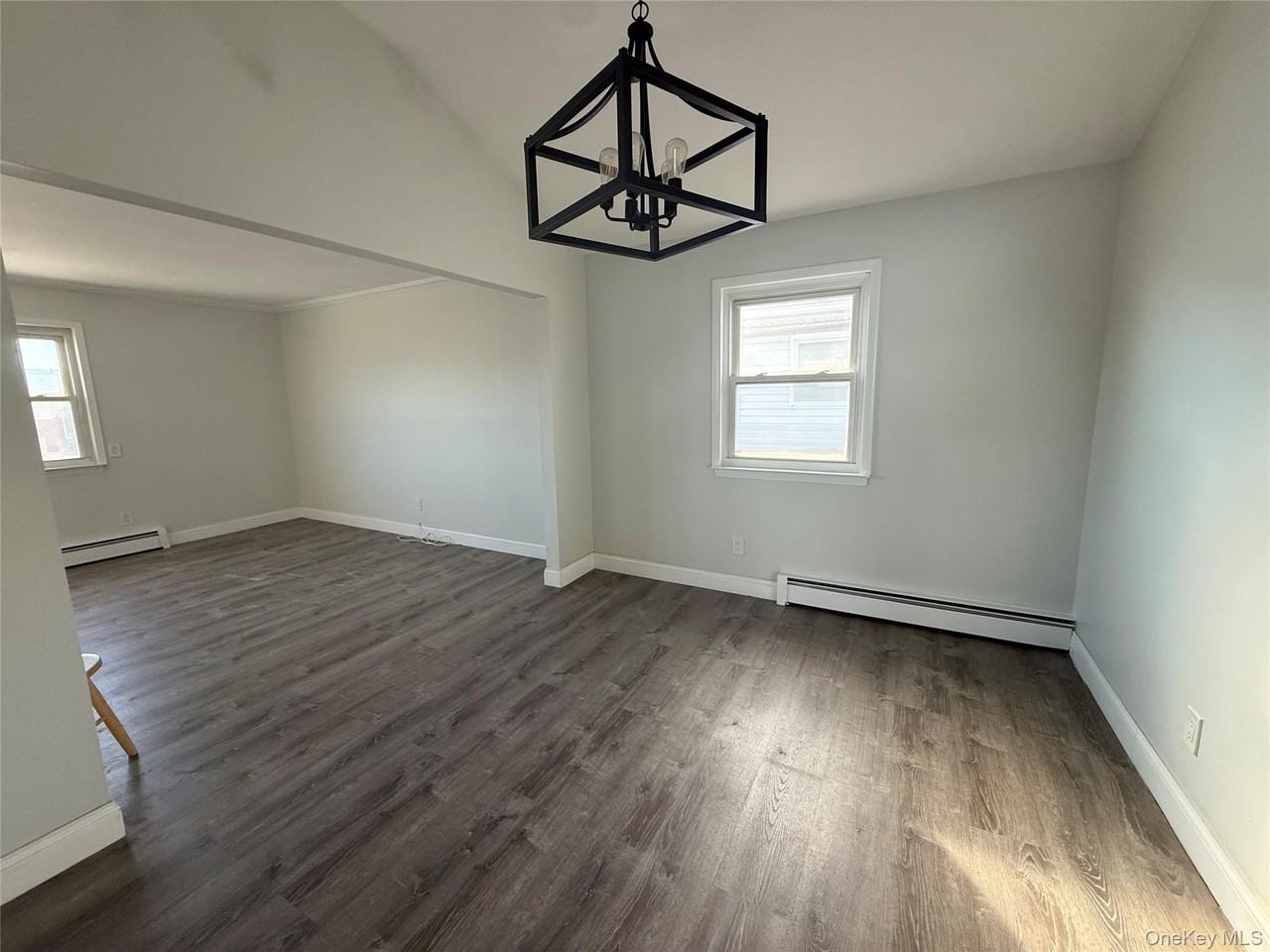 885 E Park Ave - Photo 2 of 15