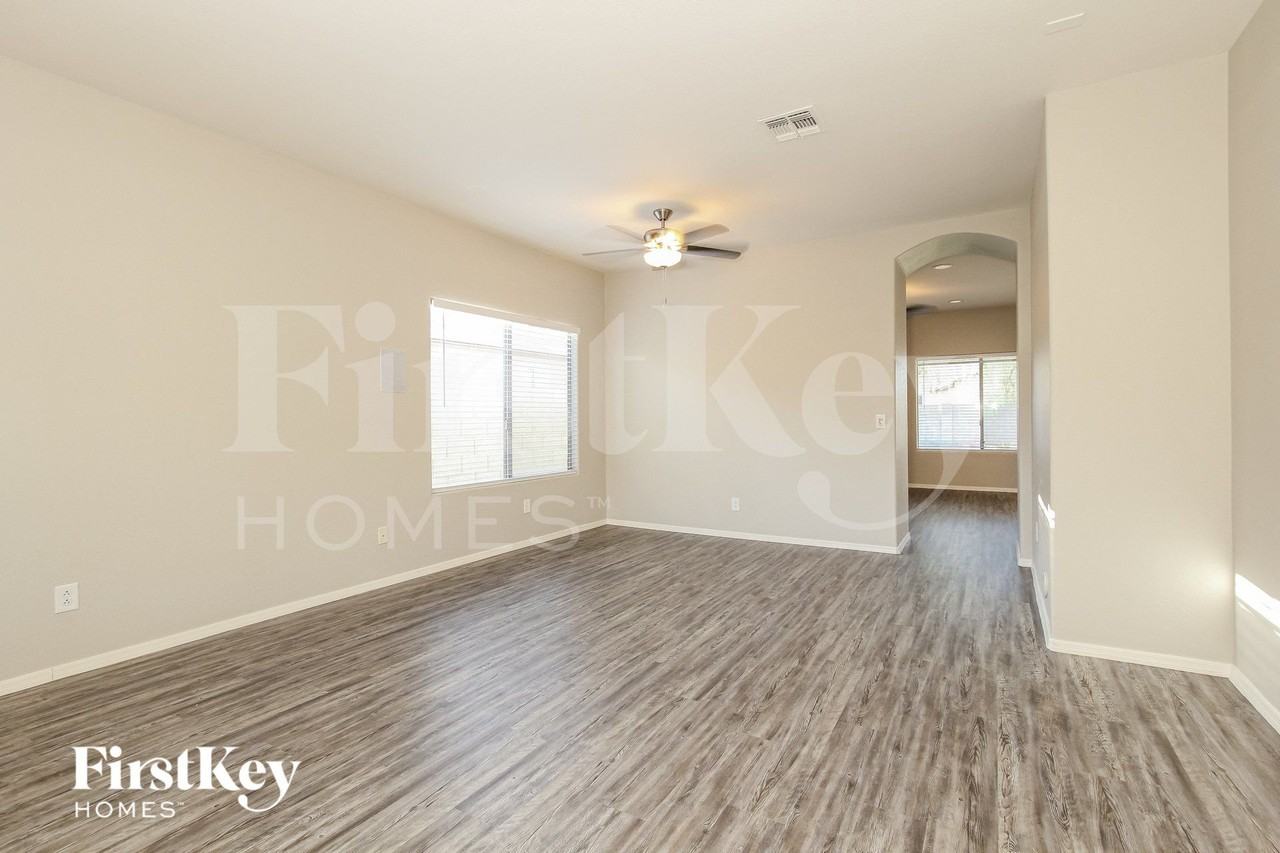 835 E Bradstock Way - Photo 2 of 15