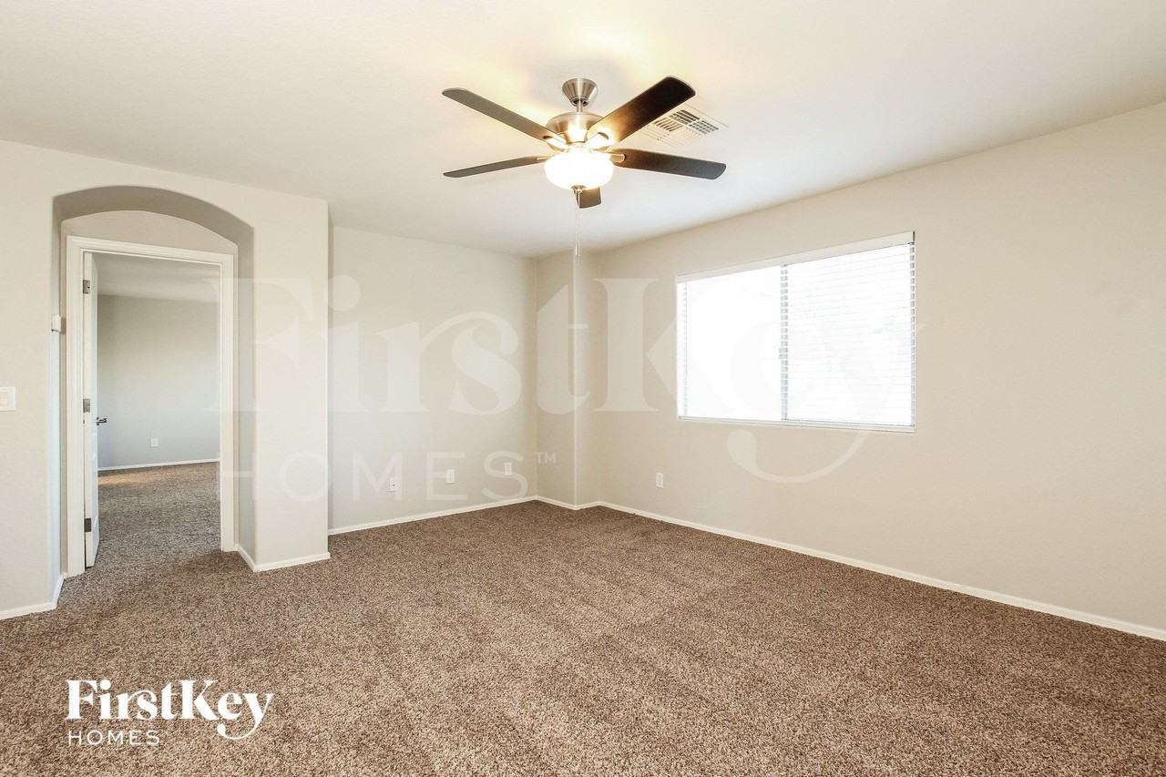 835 E Bradstock Way - Photo 7 of 15