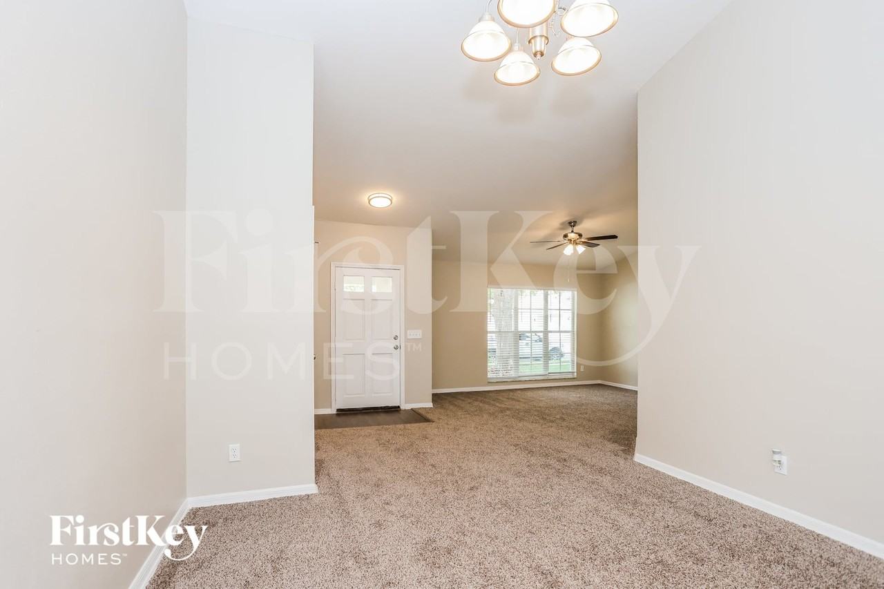 1718 Elk Spring Dr - Photo 3 of 15