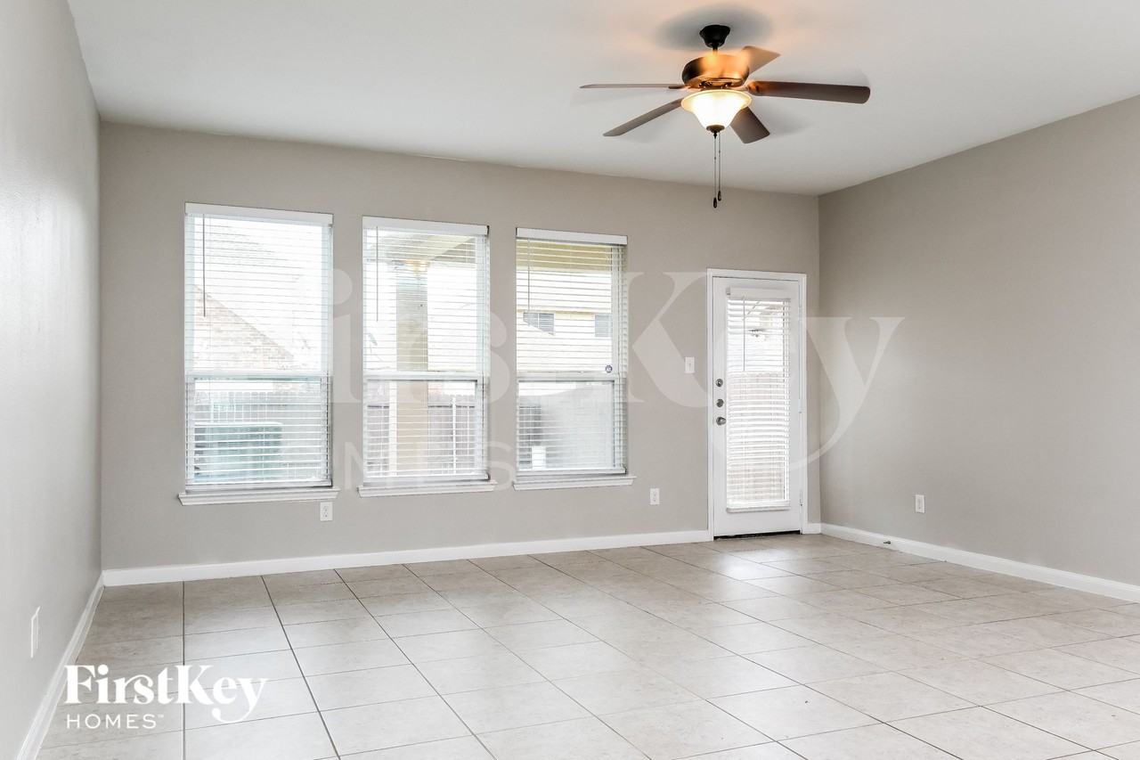 123 Parks Branch Rd - Photo 3 of 15
