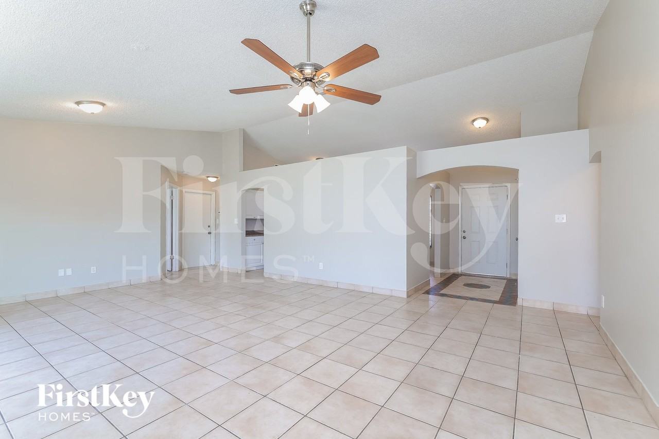 12212 Romero St - Photo 3 of 15