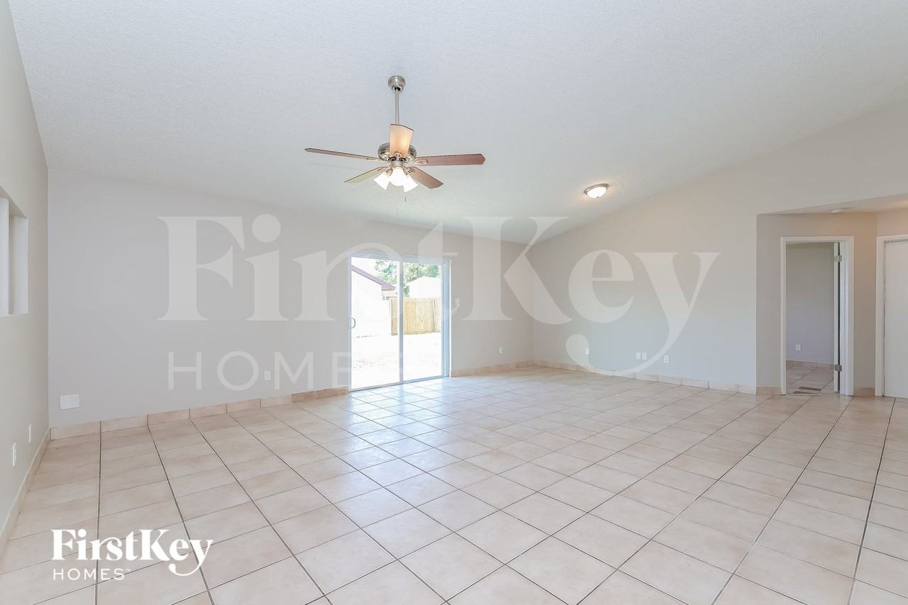 12212 Romero St - Photo 4 of 15