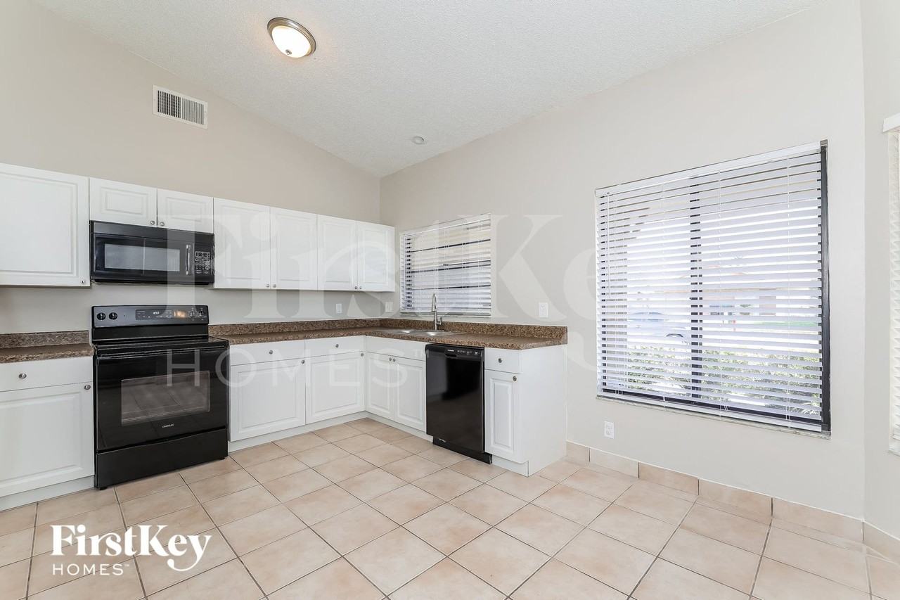 12212 Romero St - Photo 5 of 15