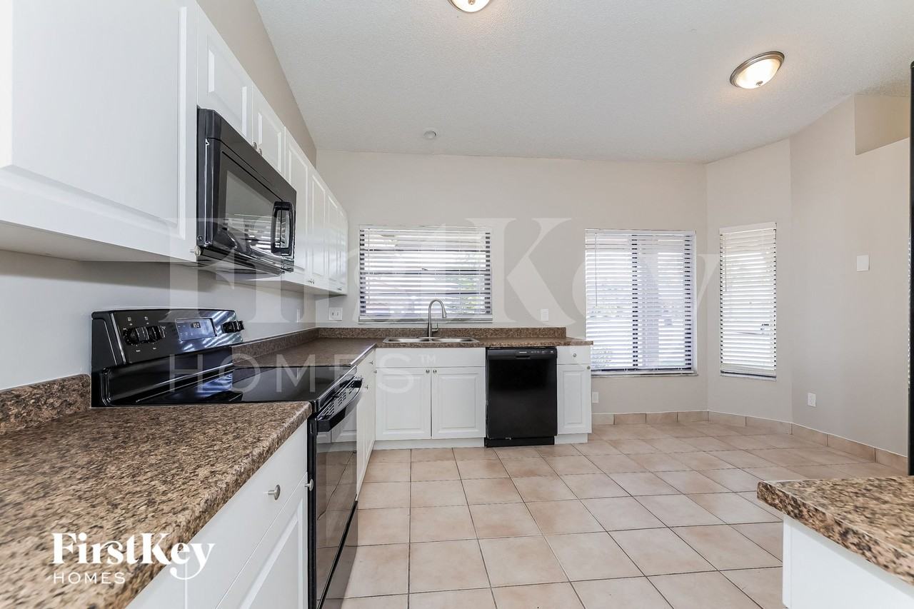 12212 Romero St - Photo 6 of 15