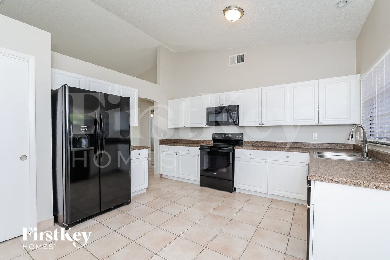 12212 Romero St - Photo 7 of 15