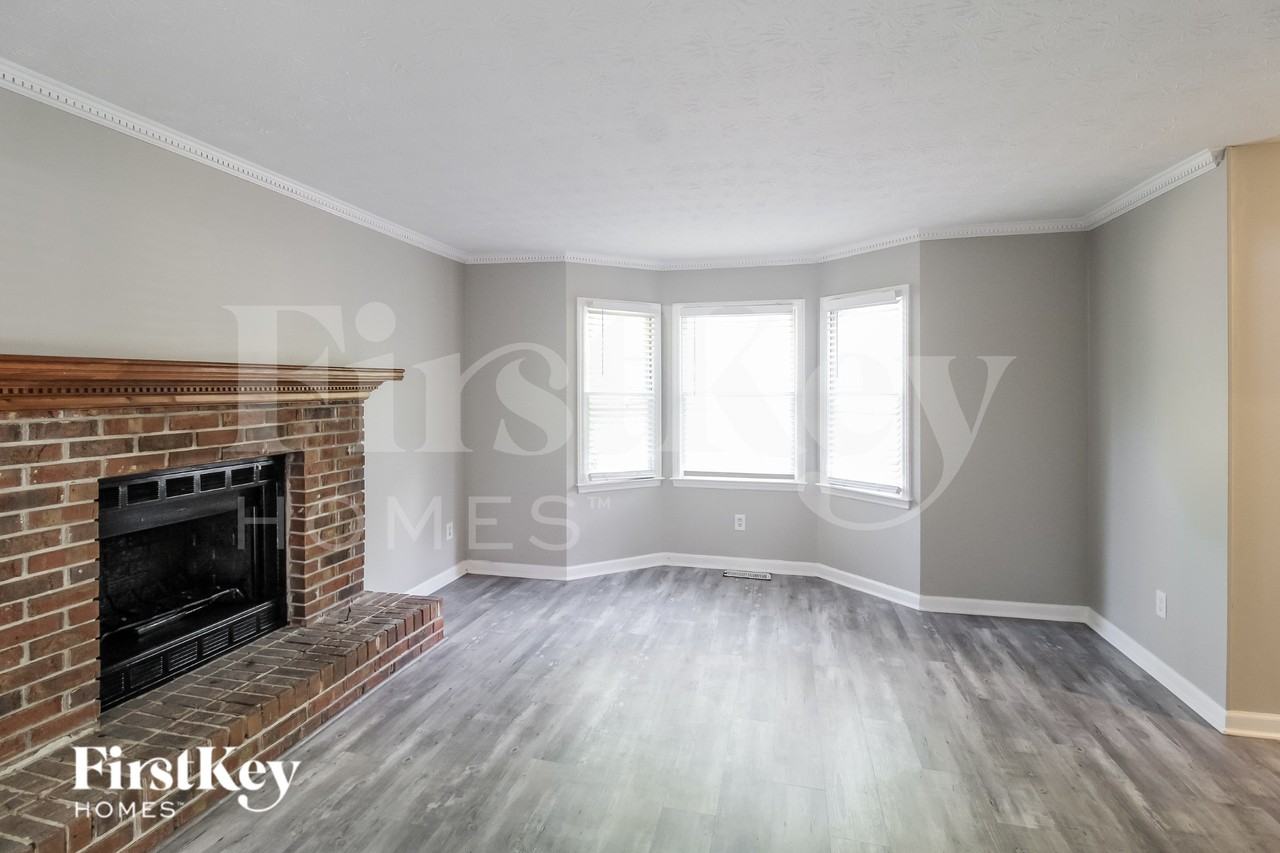 1748 Kelvin Dr - Photo 5 of 18