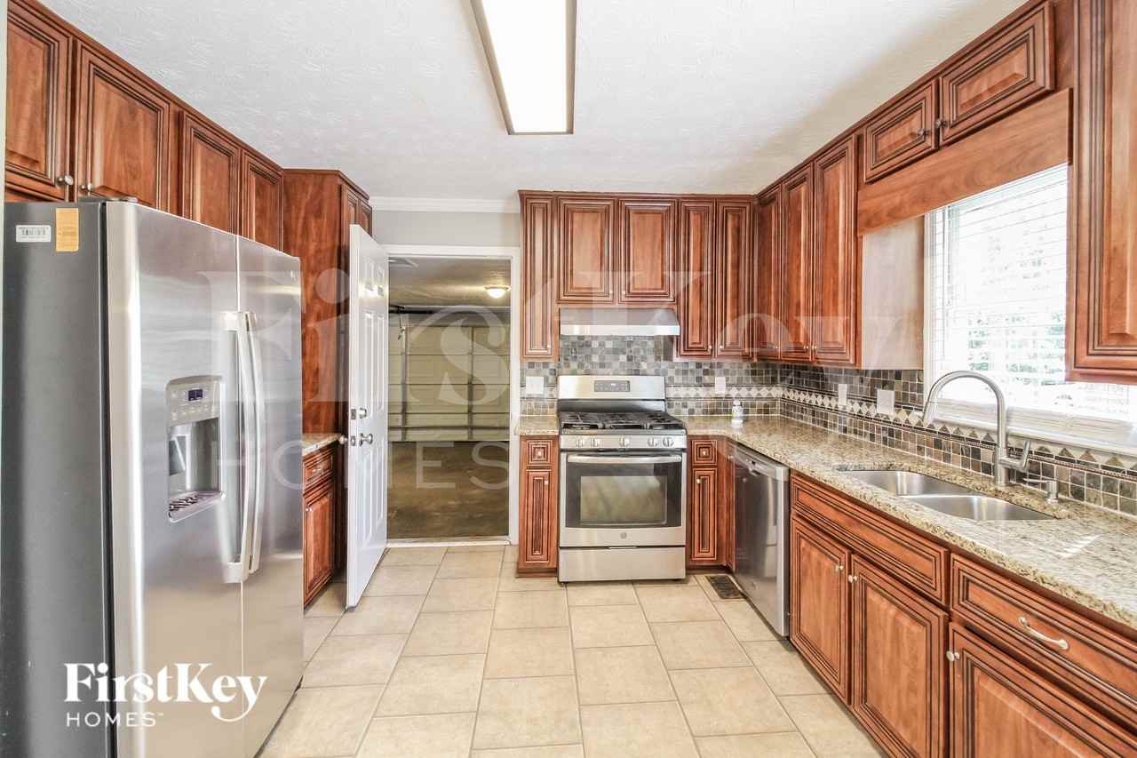 1748 Kelvin Dr - Photo 7 of 18