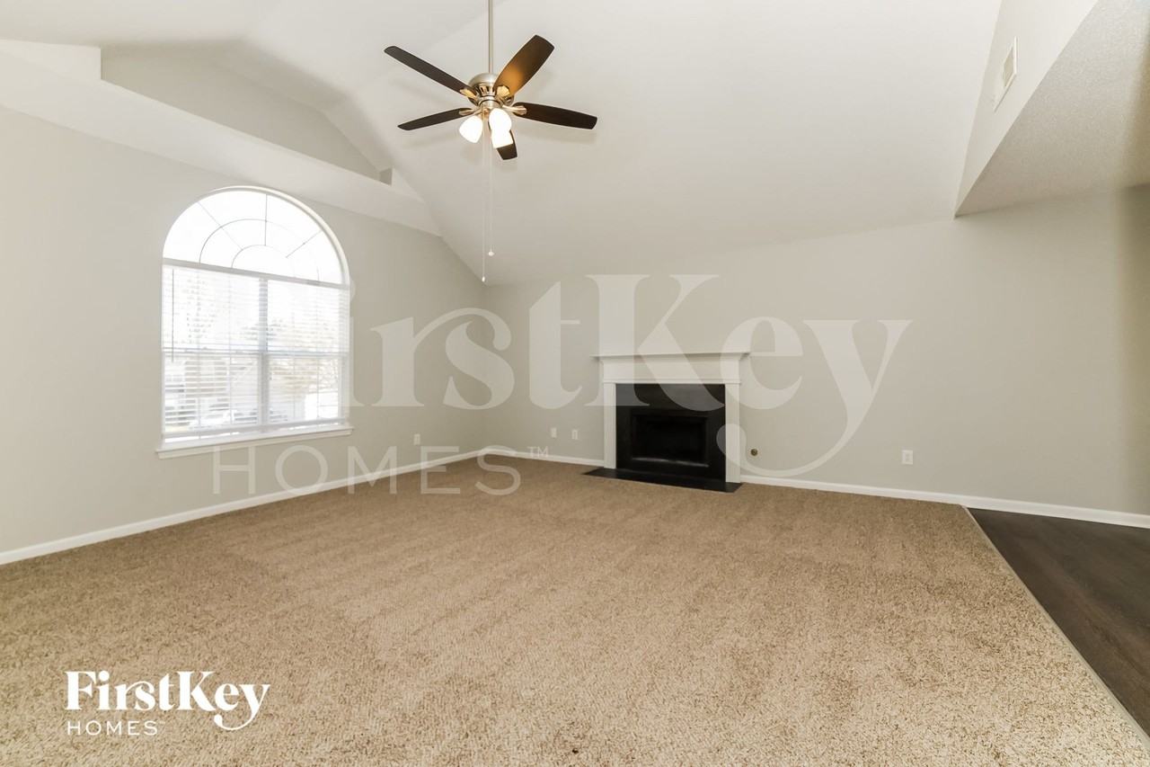 4425 Pipestone Pl - Photo 2 of 15
