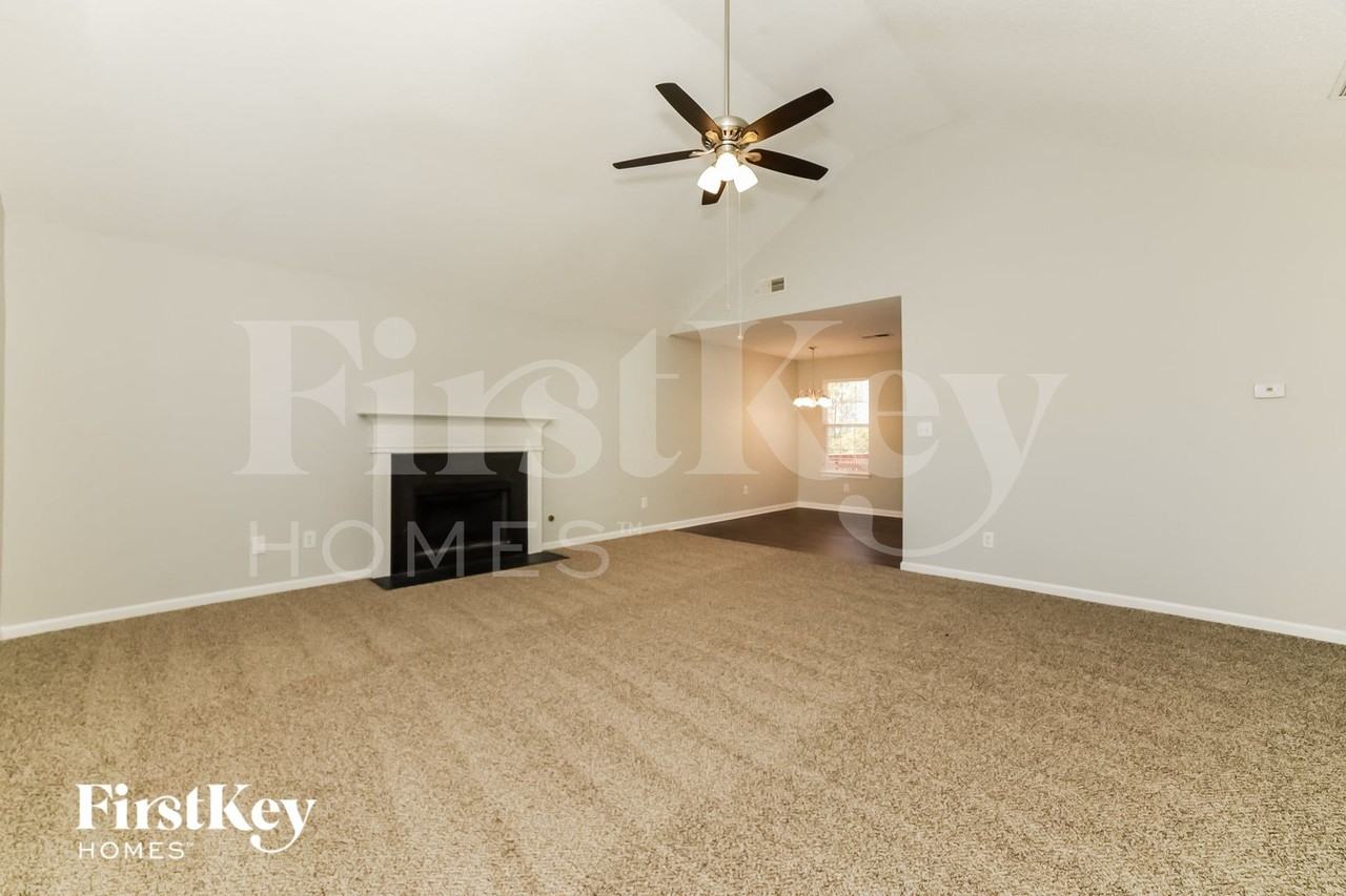 4425 Pipestone Pl - Photo 3 of 15