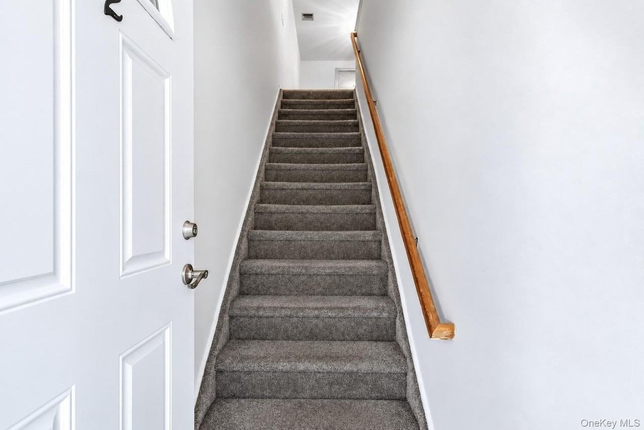 22 Ridgewood Dr - Photo 4 of 30