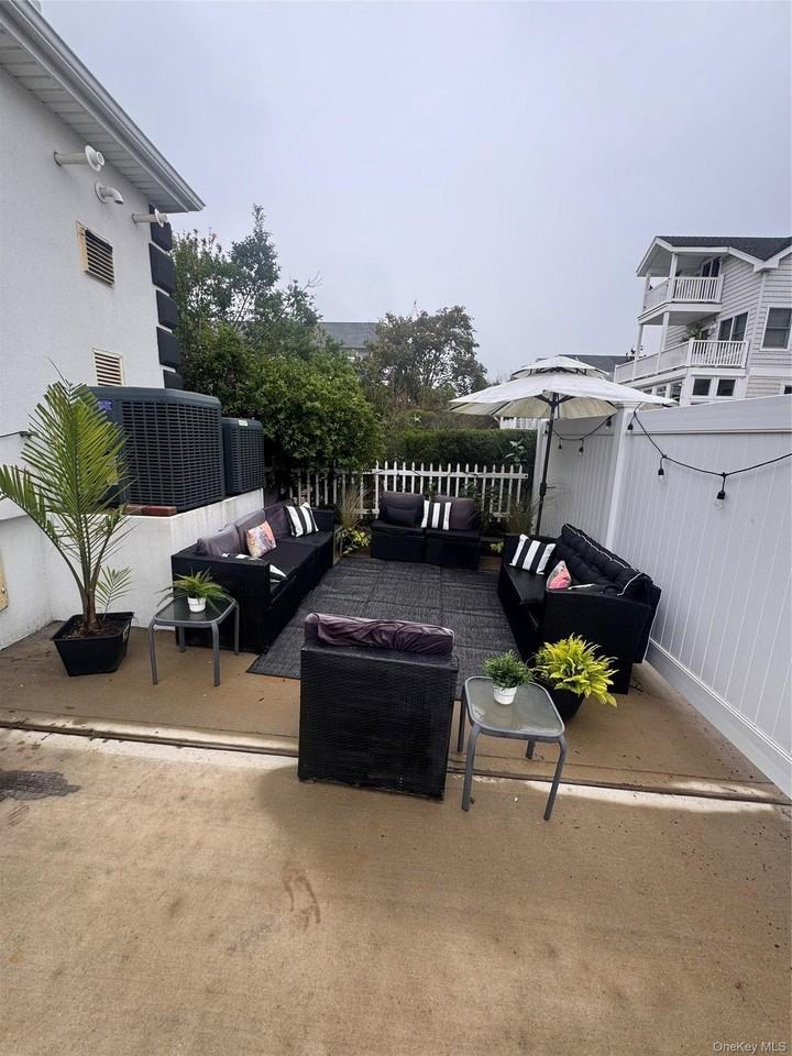 68 Brookline Ave - Photo 3 of 17