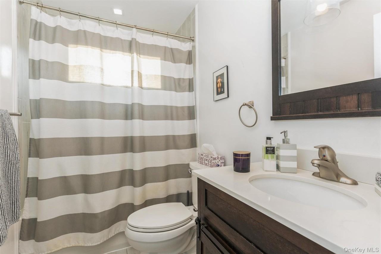 1402 Merrick Ave - Photo 6 of 36