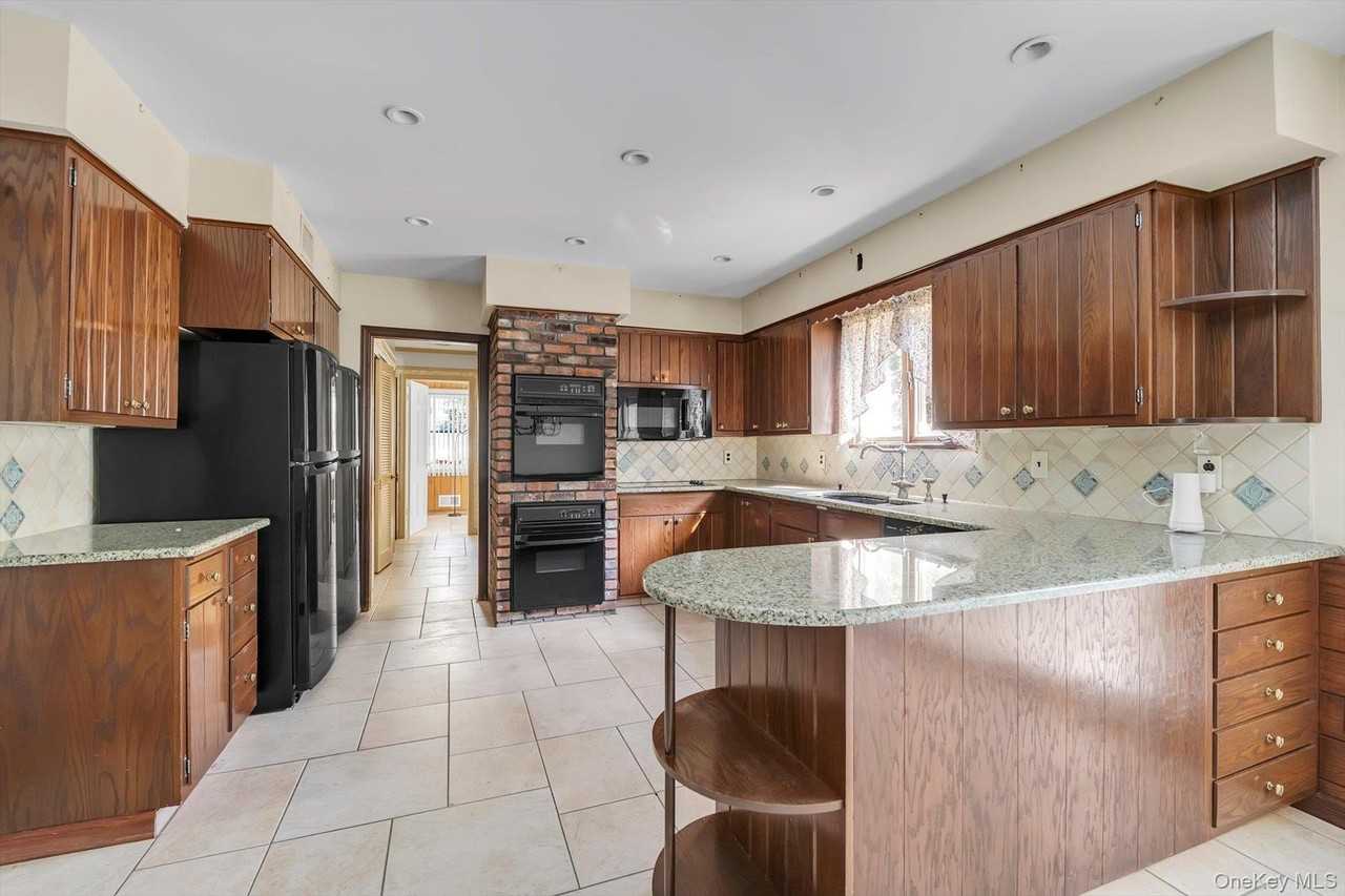 14 Oak Ln - Photo 6 of 21