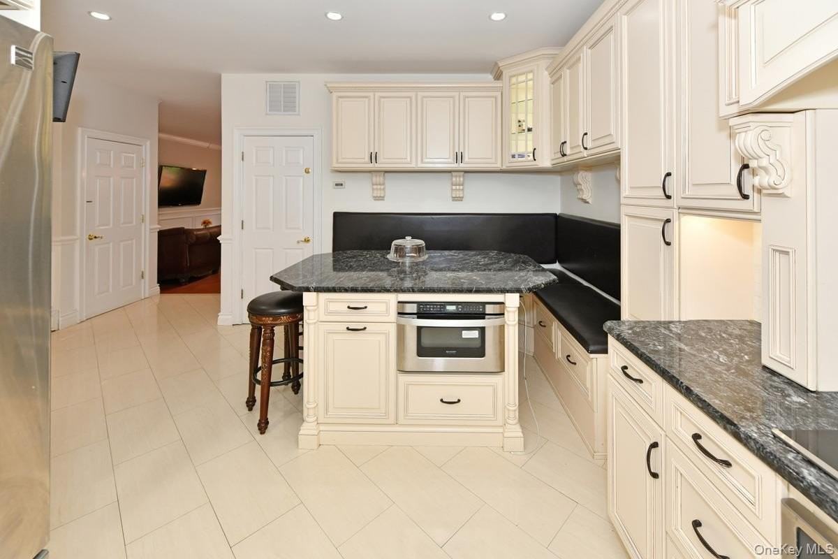 42 Willow Tree Rd - Photo 7 of 33